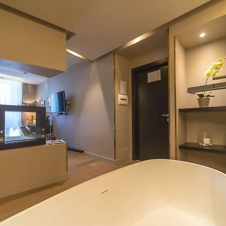 坎普玛泽欧豪华套房酒店 4*