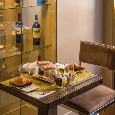 坎普玛泽欧豪华套房酒店 4*